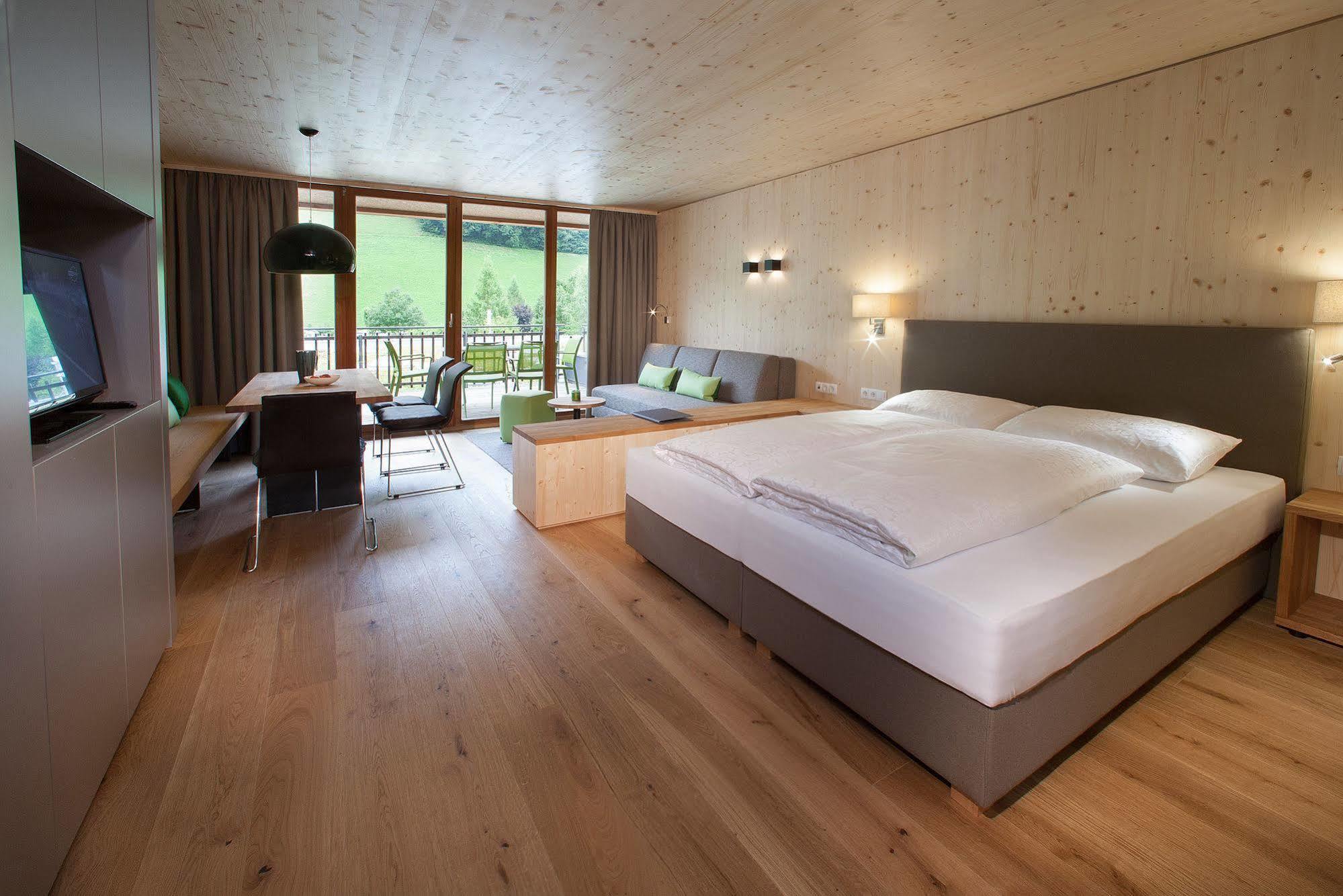 Natuerlich Hell. Aparthotel & Camping فغن المظهر الخارجي الصورة